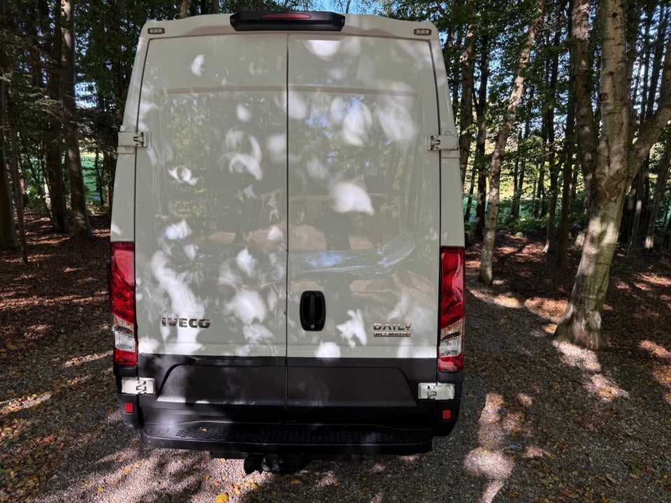 Iveco Daily 2,3 35S12 10,8m³ Van AG8