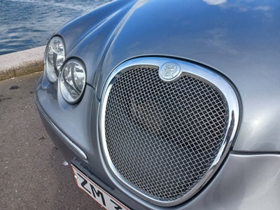 Jaguar S-Type 3,0 Deluxe aut. Benzin aut. Automatgear modelår 2007 km 82000 Gråmetal ABS airbag serv