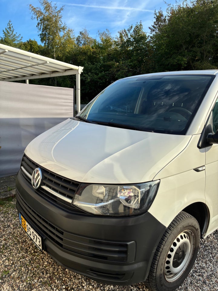 VW Transporter 2,0 TDi 102 Kassevogn kort