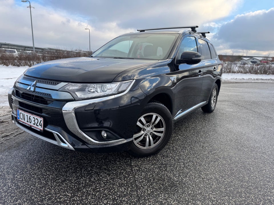 Mitsubishi Outlander 2,4 PHEV Invite CVT 4WD 5d