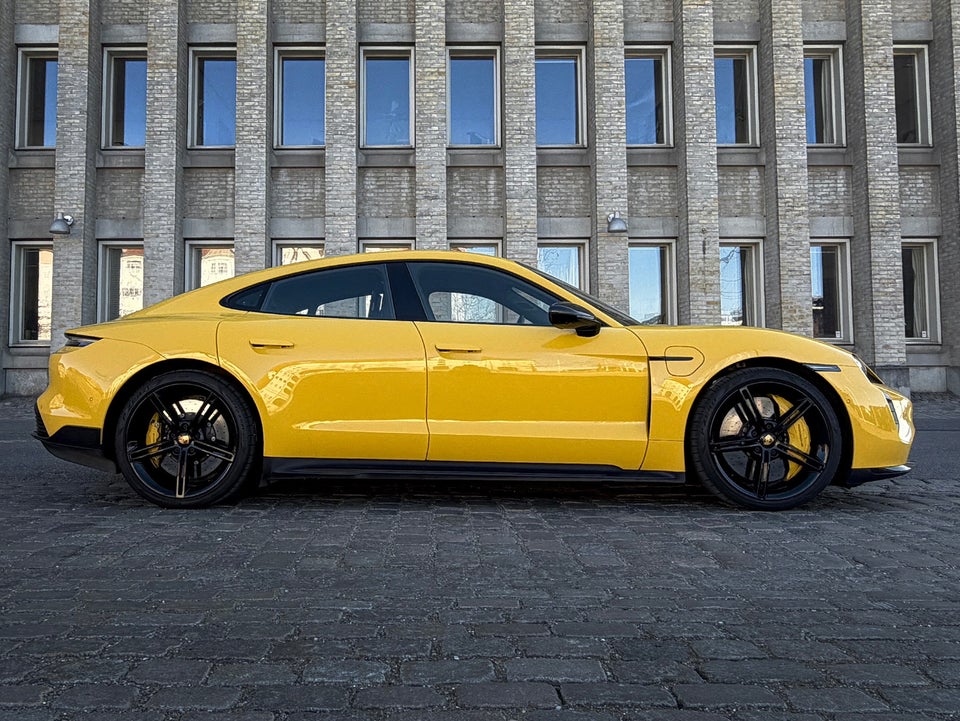 Porsche Taycan Turbo S Performance+ 4d