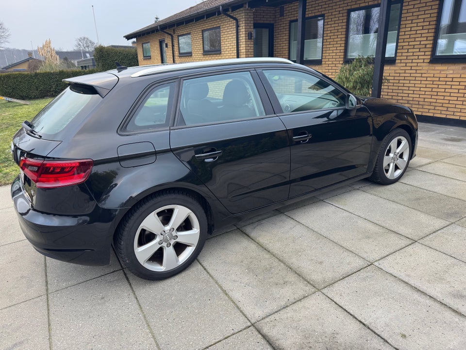 Audi A3 2,0 TDi 150 Ambiente Sportback 5d