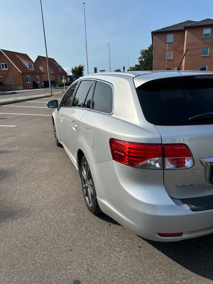 Toyota Avensis 1,8 VVT-i T2 Touch stc. 5d