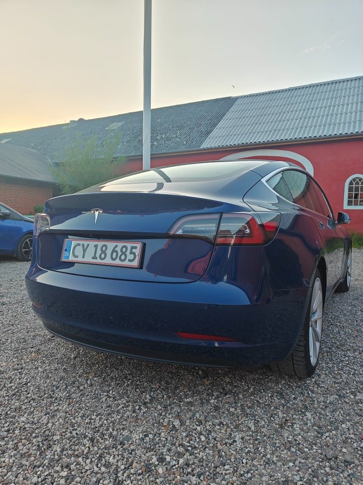 Tesla Model 3 Standard Range+ RWD 4d
