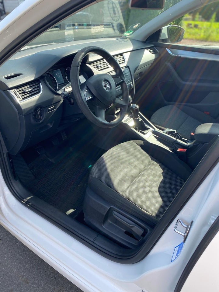Skoda Octavia 1,6 TDi 105 Active 5d