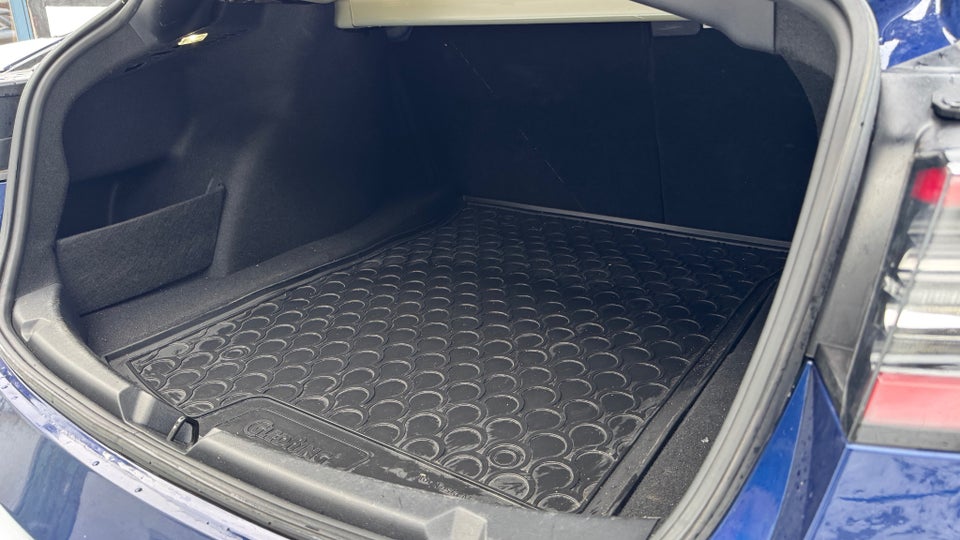 Tesla Model 3 Standard Range+ RWD 4d