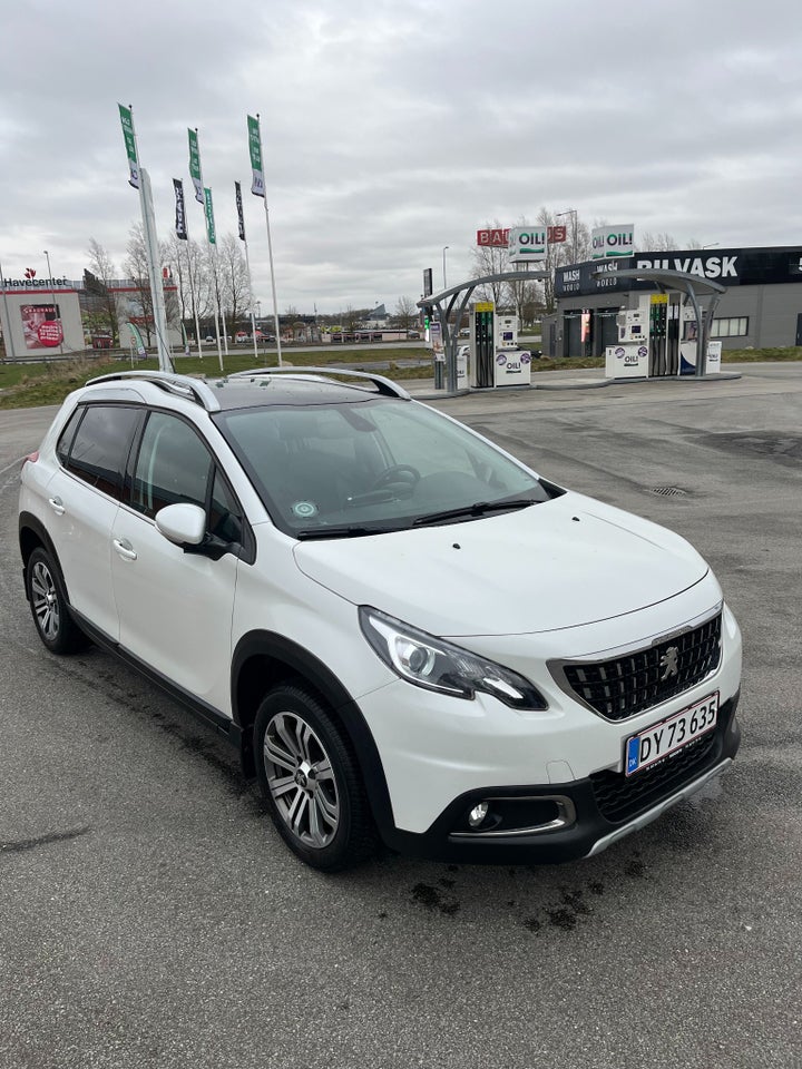 Peugeot 2008 1,2 e-THP 110 Allure Sky 5d