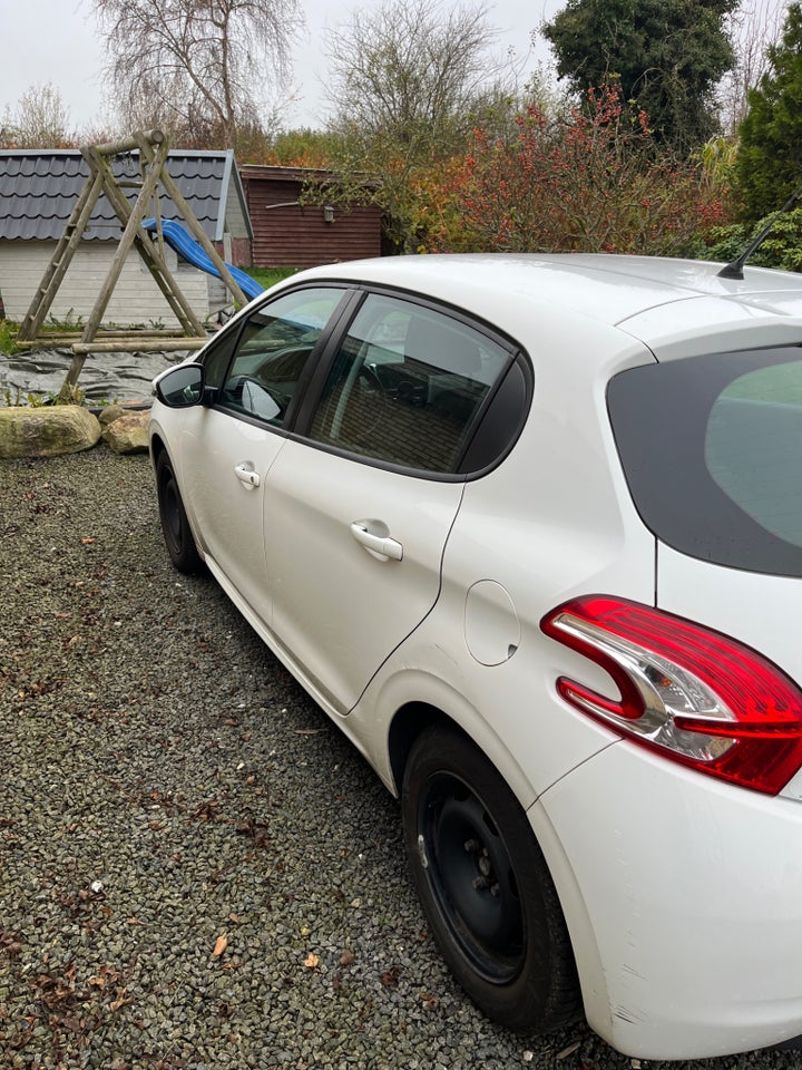 Peugeot 208 1,2 VTi Access 5d