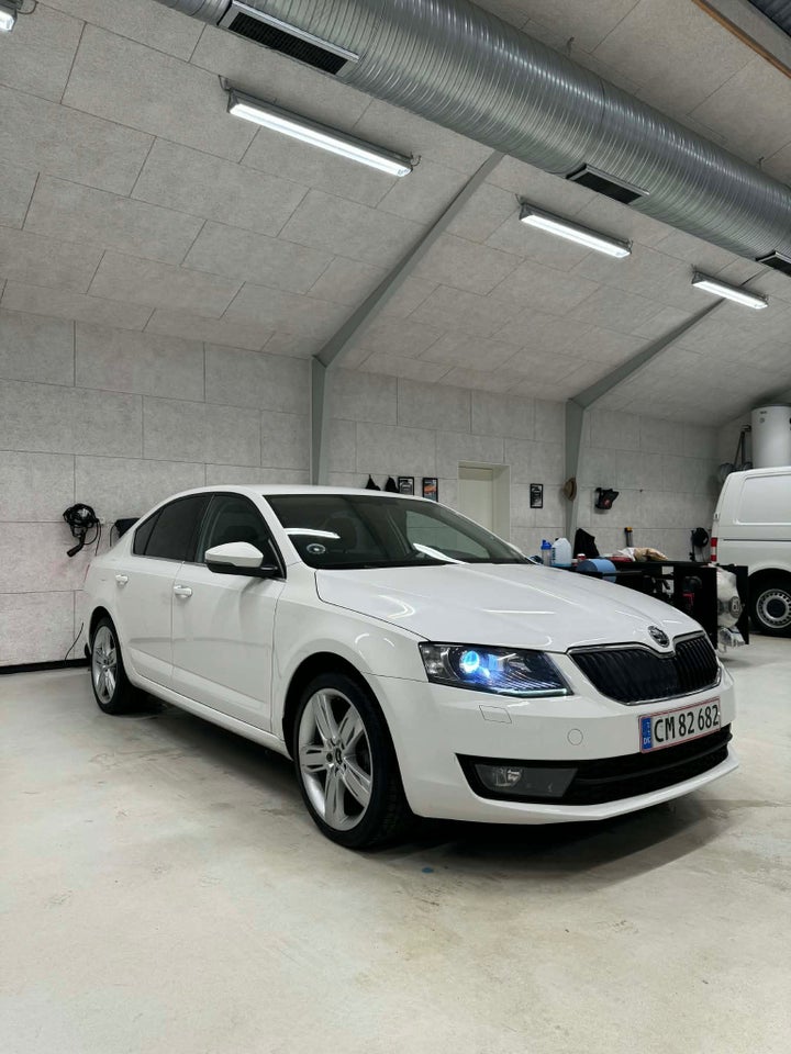 Skoda Octavia 1,6 TDi 110 Style DSG 5d