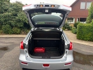 Mitsubishi Lancer 1,6 Invite SportBack 5d