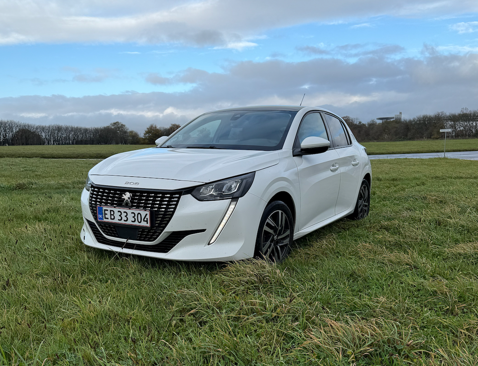 Peugeot 208 1,5 BlueHDi 100 Allure Sky 5d