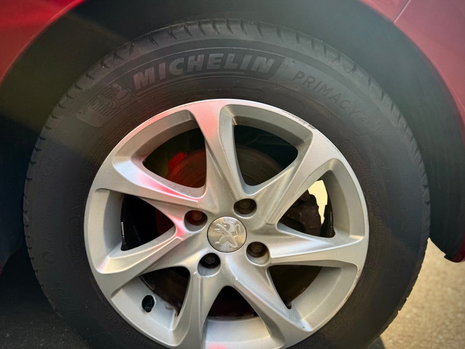 Peugeot 208 1,6 BlueHDi 100 Envy Sky 5d