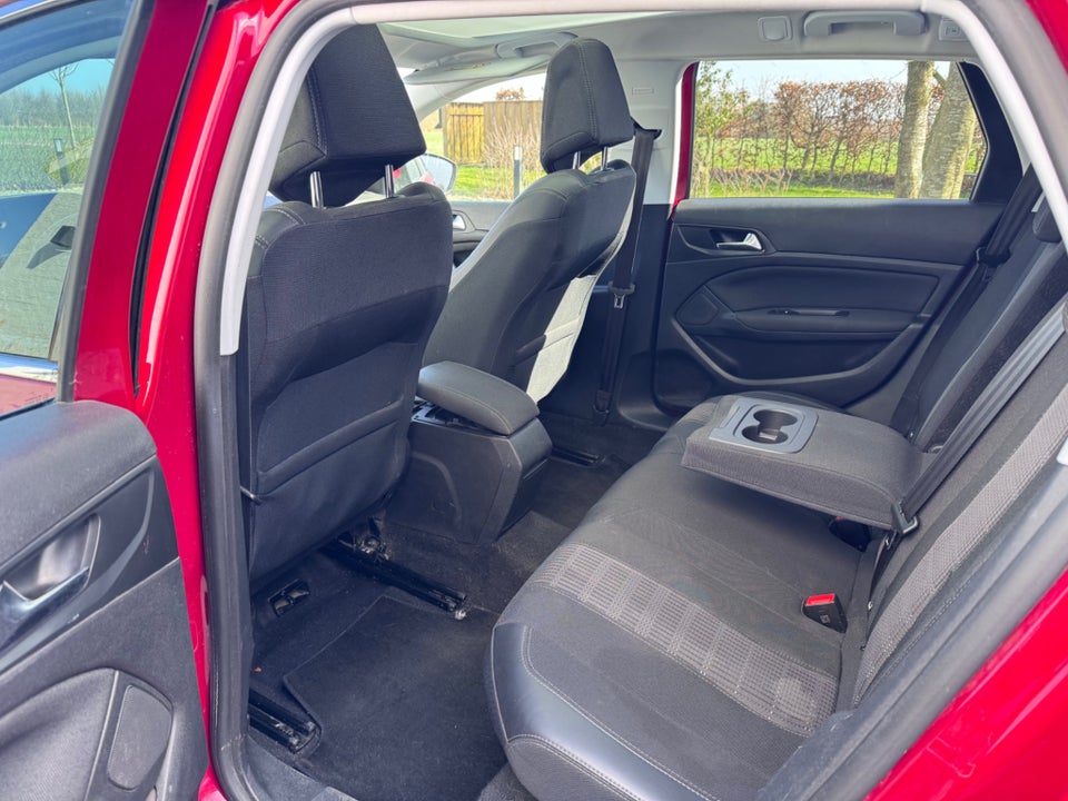 Peugeot 308 1,6 BlueHDi 120 Allure Sky SW 5d