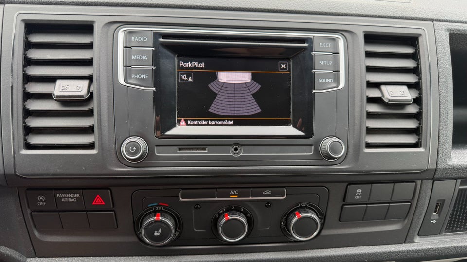 VW Transporter 2,0 TDi 102 Kassevogn lang