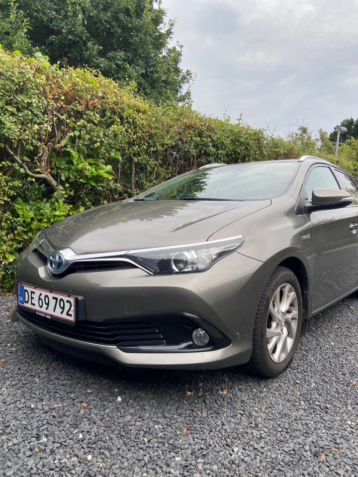 Toyota Auris 1,8 Hybrid H2+ Comfort Touring Sports CVT 5d