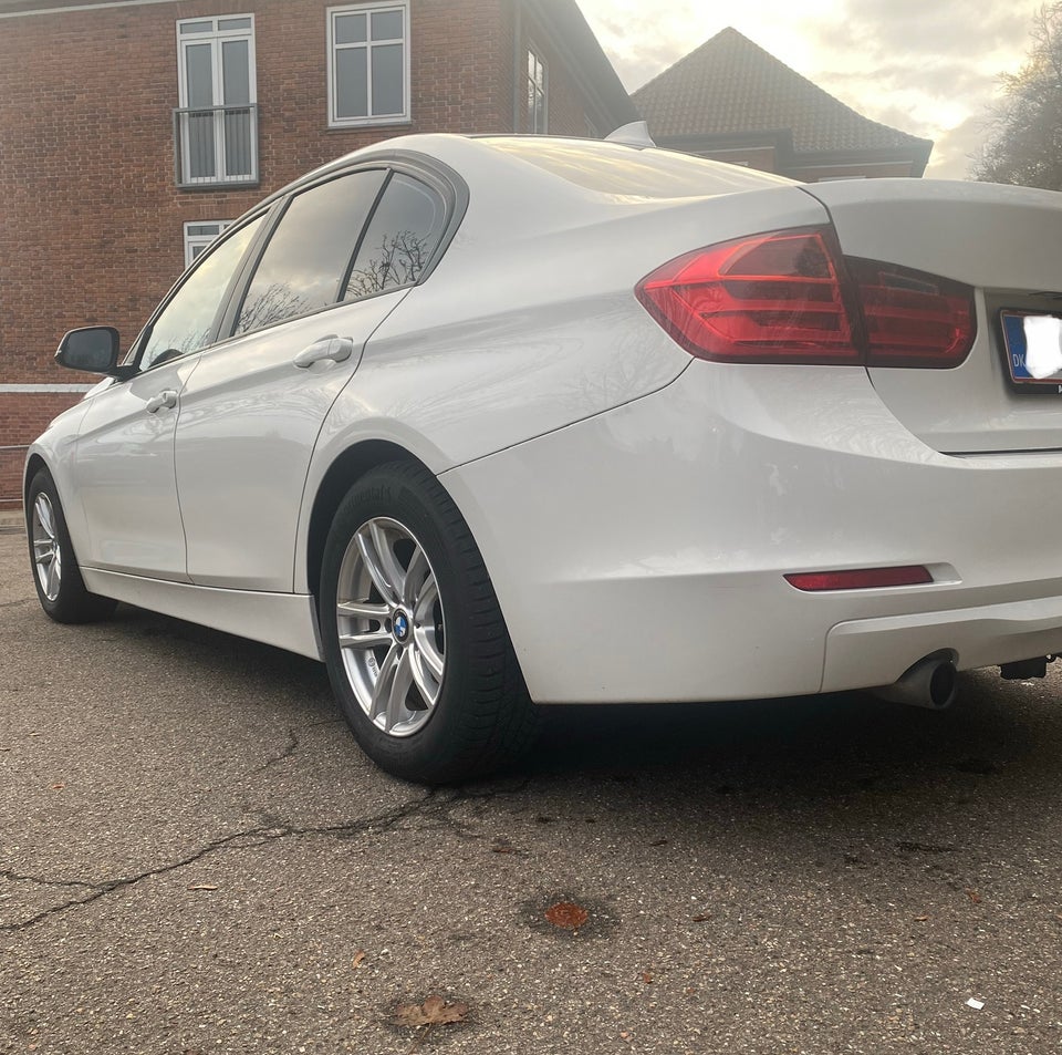 BMW 320i 2,0 aut. 4d
