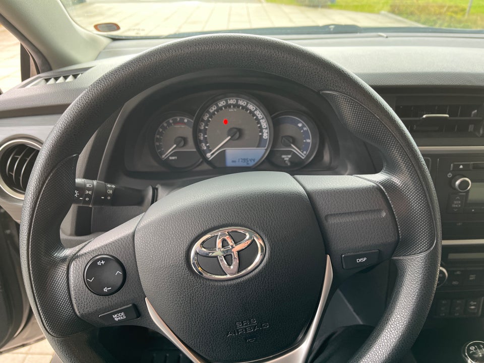 Toyota Auris 1,3 VVT-i T1+ Touring Sports 5d