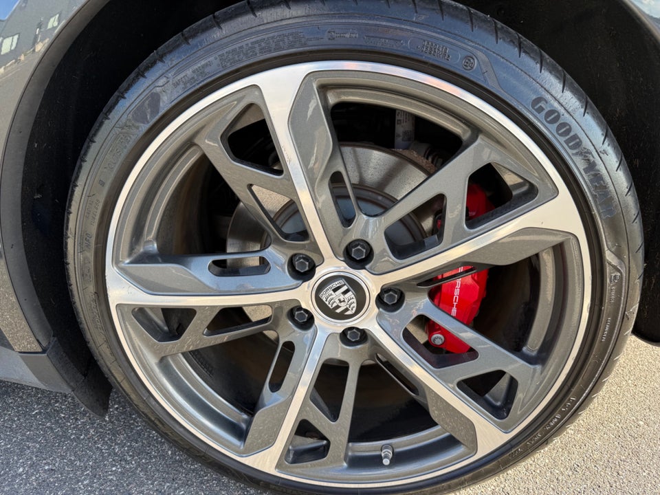 Porsche Taycan 4S Performance+ 75 Years 4d