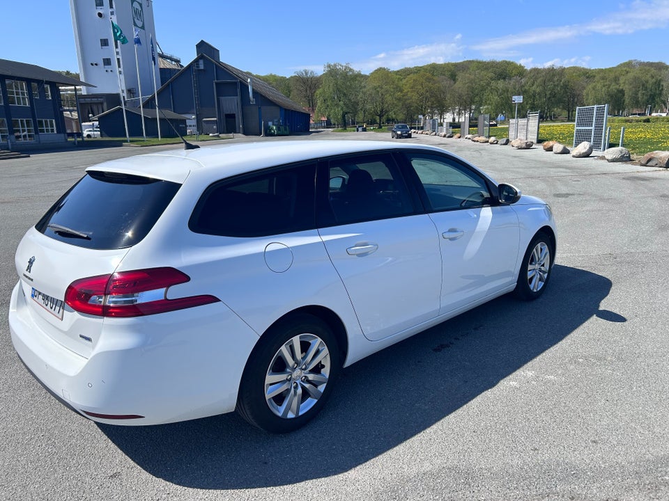 Peugeot 308 1,6 BlueHDi 120 Collection SW 5d