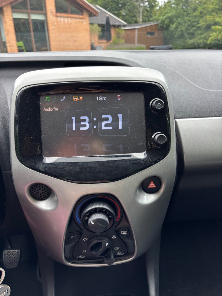 Toyota Aygo 1,0 VVT-i x-wave Sky 5d