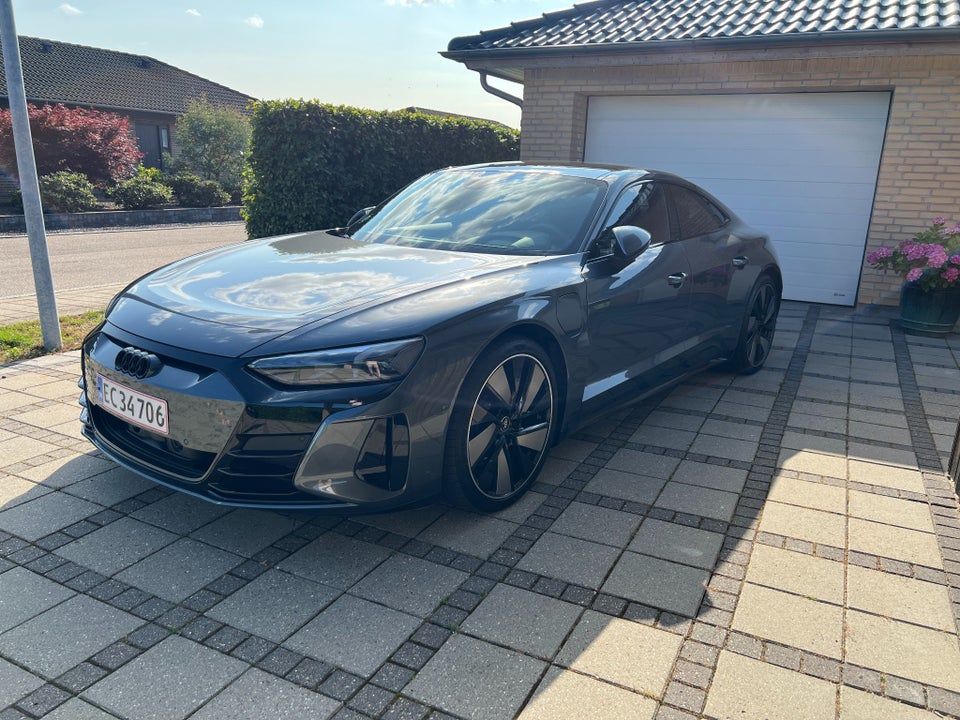 Audi e-tron GT pro quattro 4d