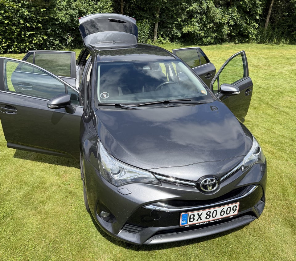 Toyota Avensis 1,8 VVT-i T2 Premium Touring Sports 5d