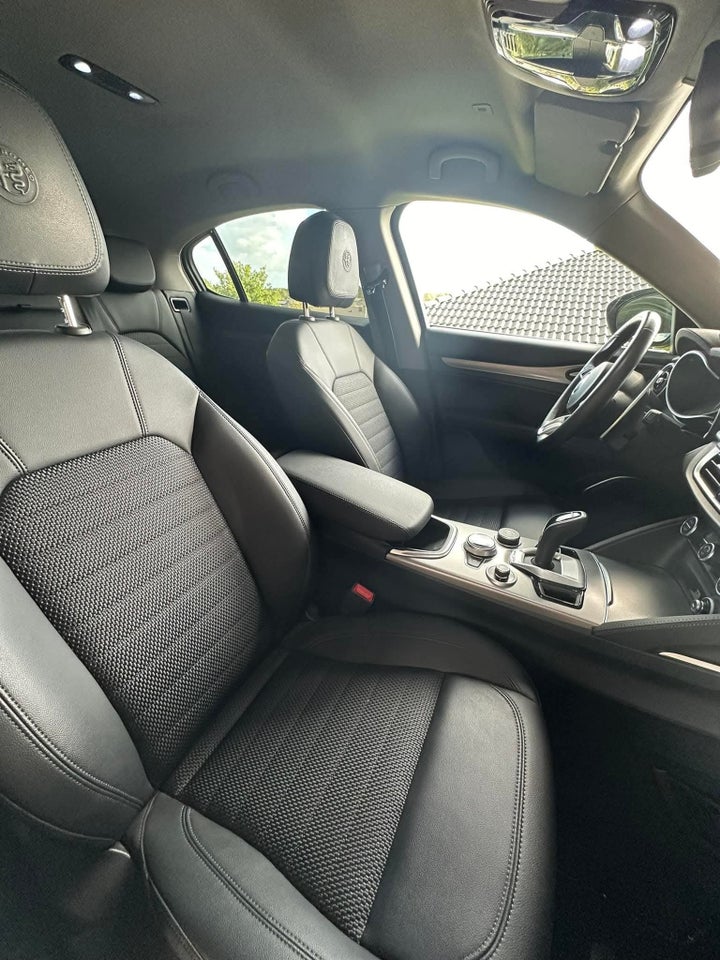 Alfa Romeo Stelvio 2,0 T 250 Sprint aut. Q4 5d