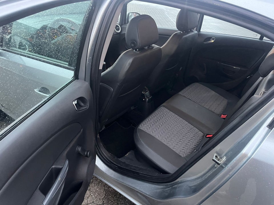 Opel Corsa 1,4 16V Cosmo 5d