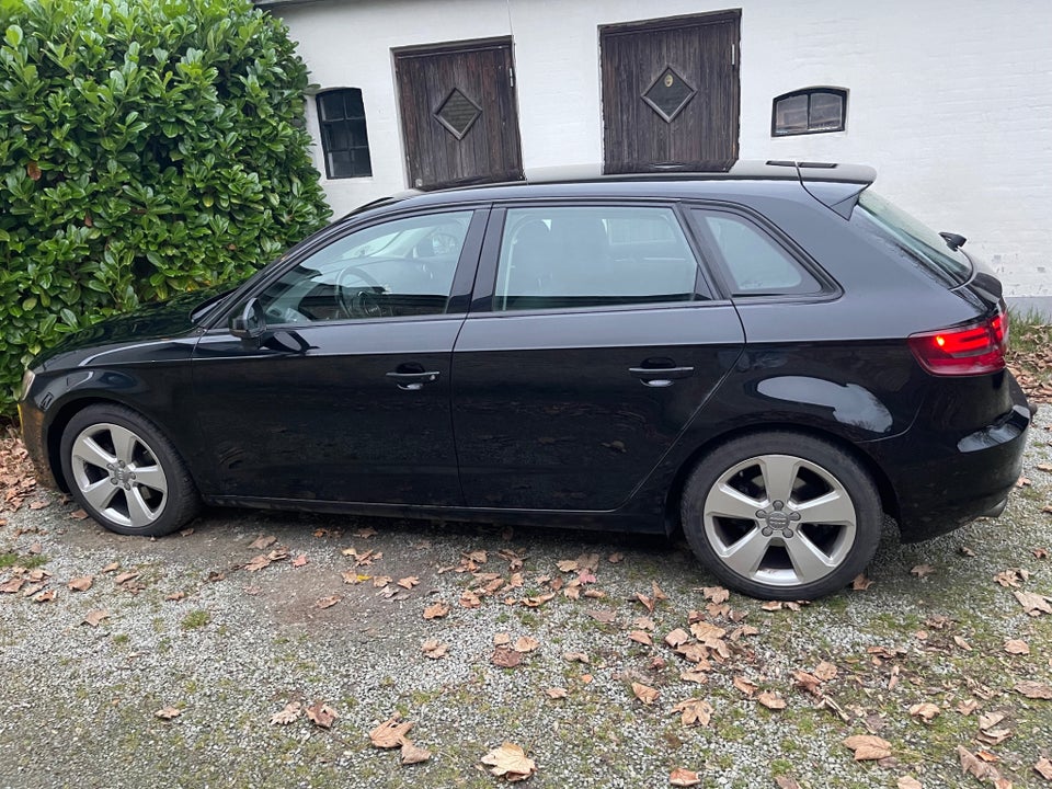 Audi A3 1,4 TFSi 122 Attraction Sportback 5d