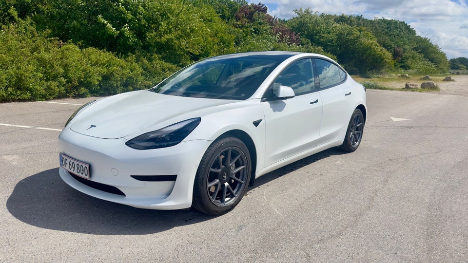 Tesla Model 3 Standard Range+ RWD 4d