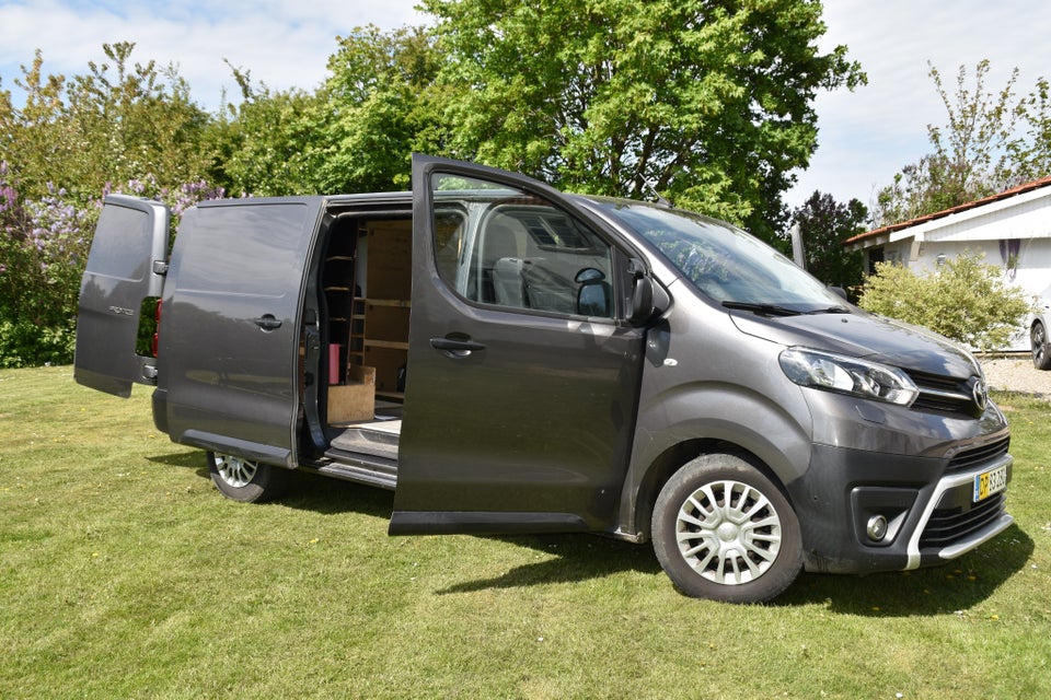 Toyota ProAce 2,0 D 122 Medium Comfort Master aut. 5d
