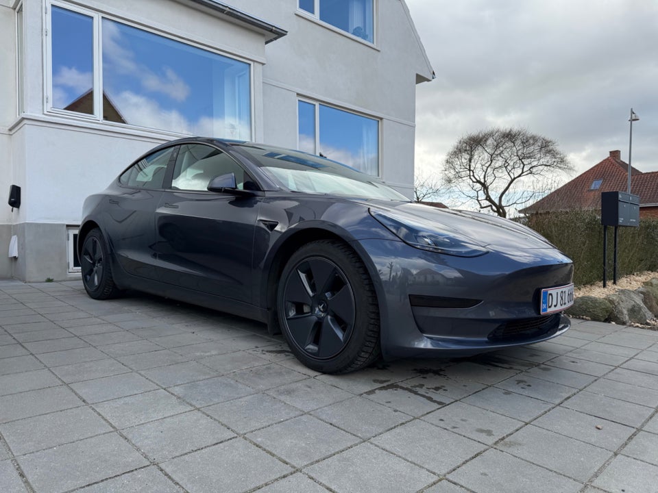Tesla Model 3 Standard Range+ RWD 4d