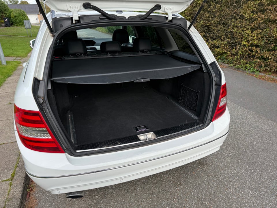 Mercedes C220 2,2 CDi Avantgarde stc. aut. 5d