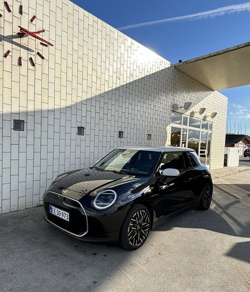 MINI Cooper E Favoured Trim L 3d