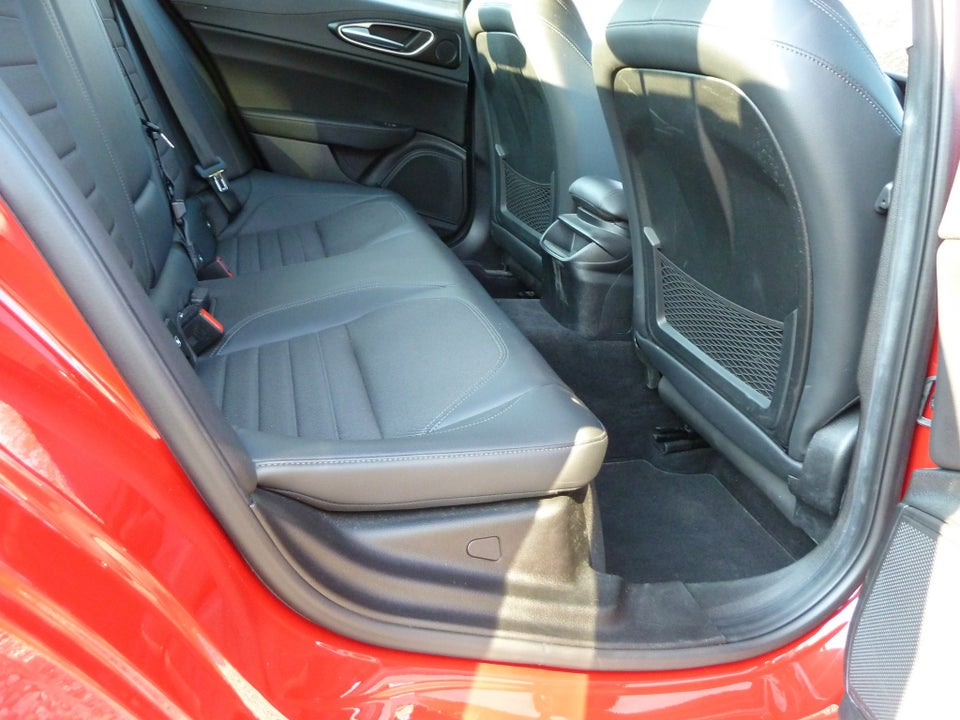 Alfa Romeo Giulia 2,0 T 200 Super aut. 4d