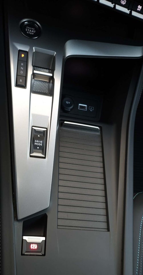 Peugeot 308 1,6 Hybrid First Selection+ EAT8 5d