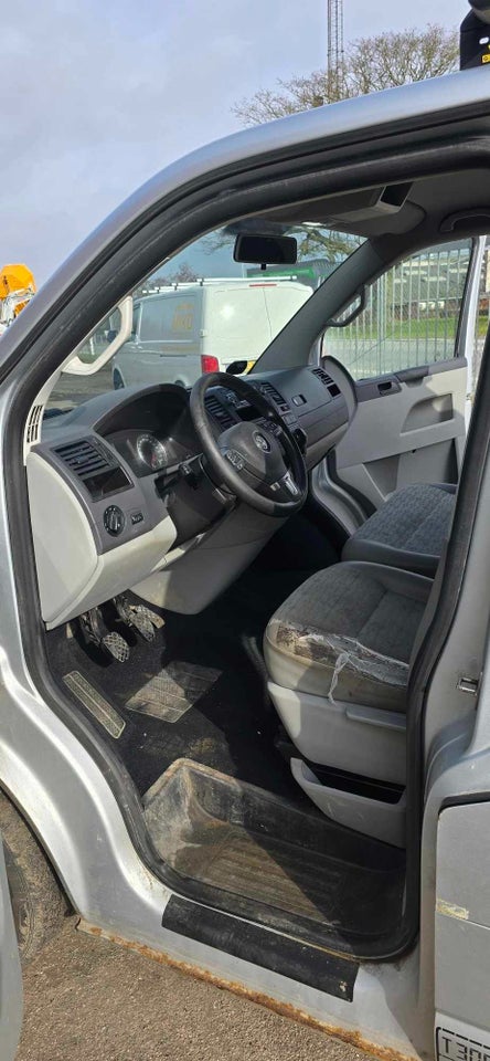 VW Transporter 2,0 TDi 114 Kassevogn lang BMT 5d