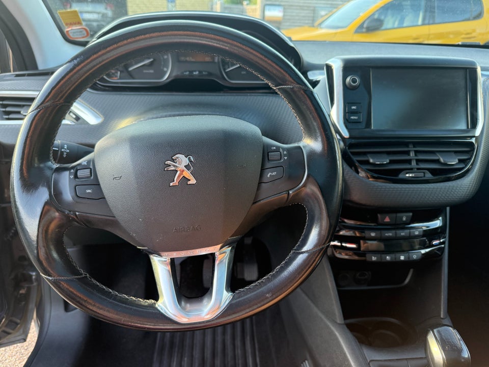 Peugeot 208 1,6 BlueHDi 100 Selection Sky 5d