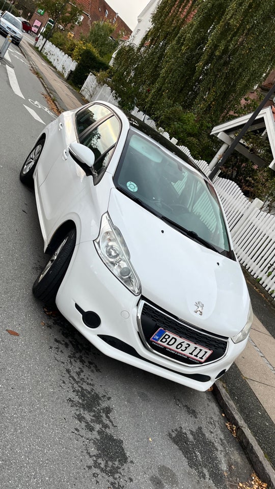 Peugeot 208 1,6 e-HDi 92 Allure 5d