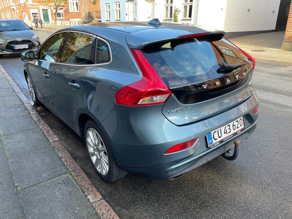 Volvo V40 1,6 D2 115 Summum 5d