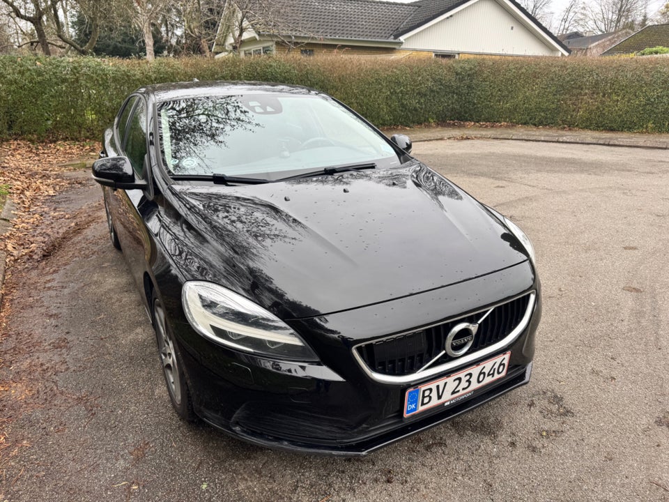 Volvo V40 2,0 D2 120 Momentum aut. 5d