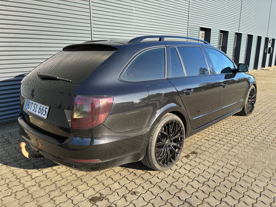 Skoda Superb 2,0 TDi 140 Ambition Combi DSG 5d