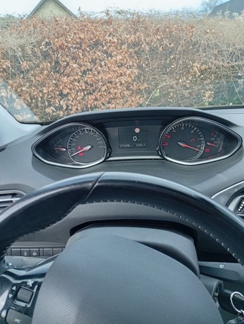 Peugeot 308 1,5 BlueHDi 130 Allure+ Sky SW 5d