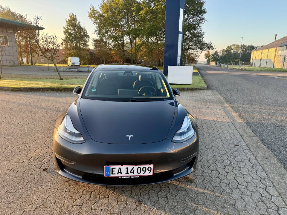 Tesla Model 3 Long Range AWD 4d