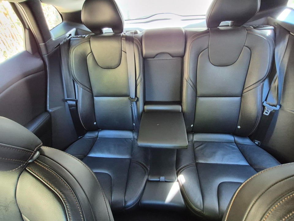 Volvo V40 CC 2,0 D3 150 Momentum aut. 5d