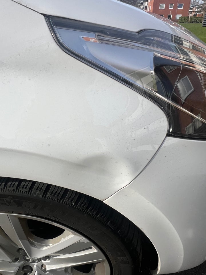 Peugeot 208 1,5 BlueHDi 100 Like Sky 5d