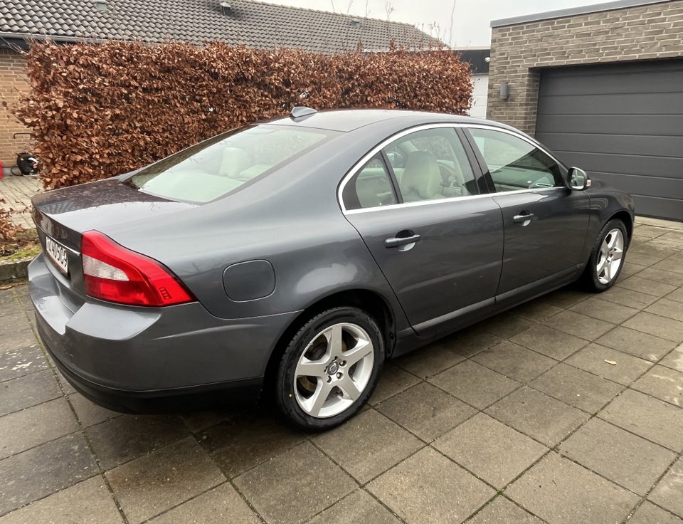 Volvo S80 2,5 T Momentum aut. 4d