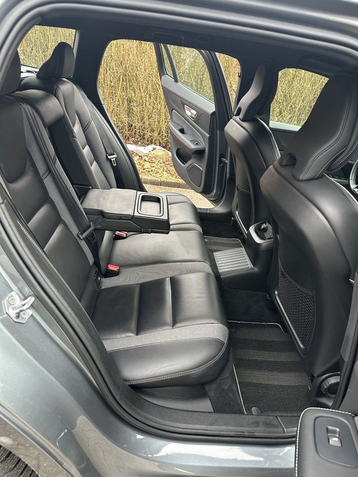 Volvo V60 2,0 T8 390 R-Design aut. AWD 5d