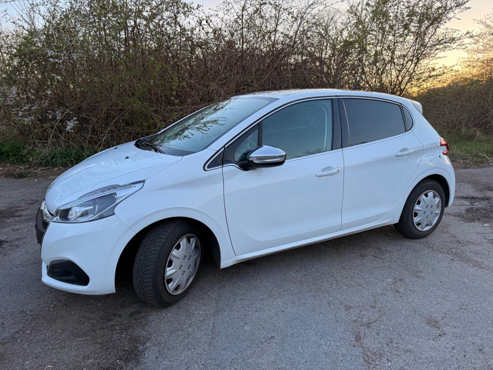 Peugeot 208 1,6 BlueHDi 100 Allure Sky 5d