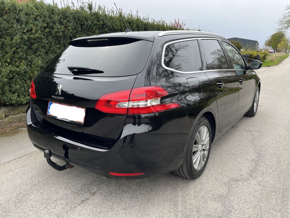 Peugeot 308 1,2 PureTech 130 Selection Sky SW 5d